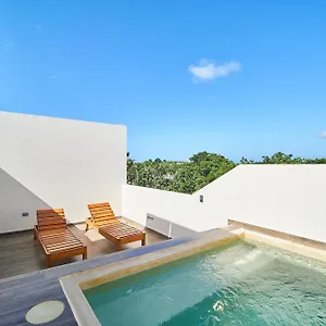 Jungle Penthouse With Private Rooftop Pool Apartment